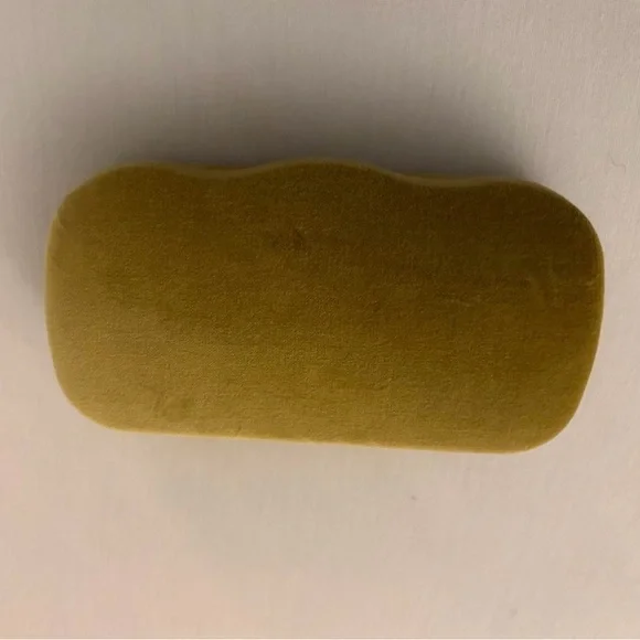 Gucci Black Sunglasses with Gold Logo - Picture 7 of 8